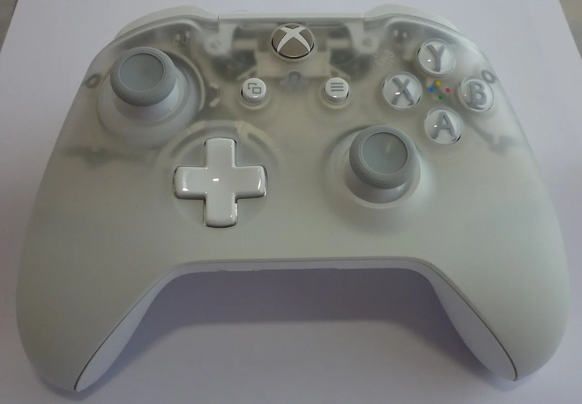 Xbox One Controller - Phantom White Special Edition